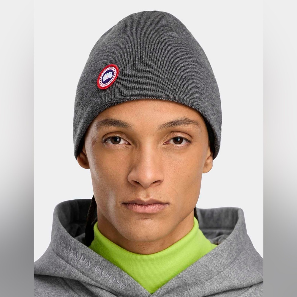 Canada Goose Men's Grey Knit Beanie with Logo Patch - Picture 1 of 16